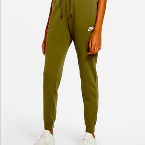 Women's Nike Sportswear Essential Joggers- Med